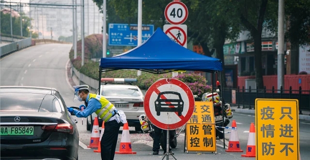 人民日报尹仲:不动摇，不走样